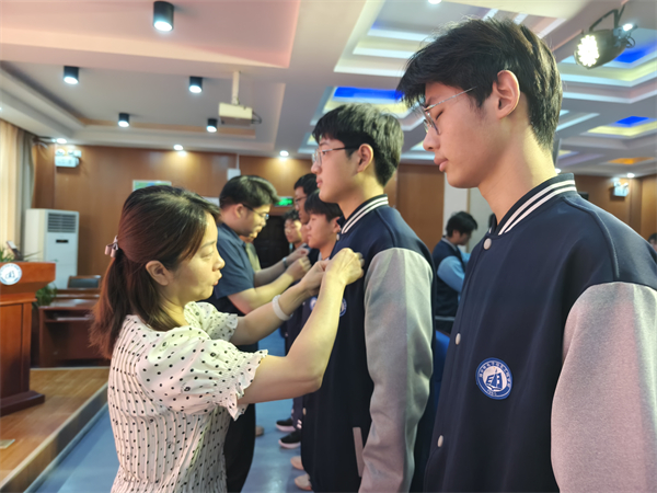 青春心向党,逐梦新征程 ——郑州市电子信息工程学校2025年上半年入团仪式圆满举行